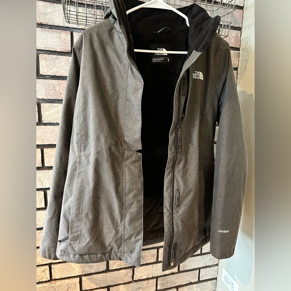 The North Face winter coat, like new - Picture 2 of 7